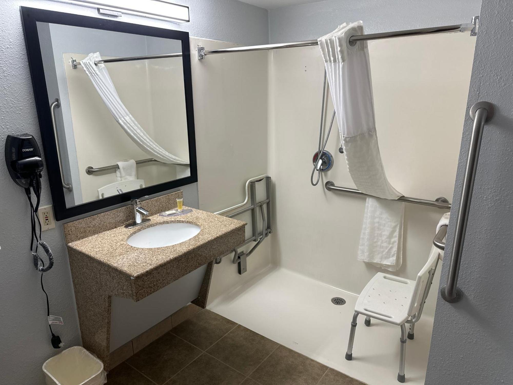 Hotel Super 8 By Wyndham Alexandria La Zewnętrze zdjęcie