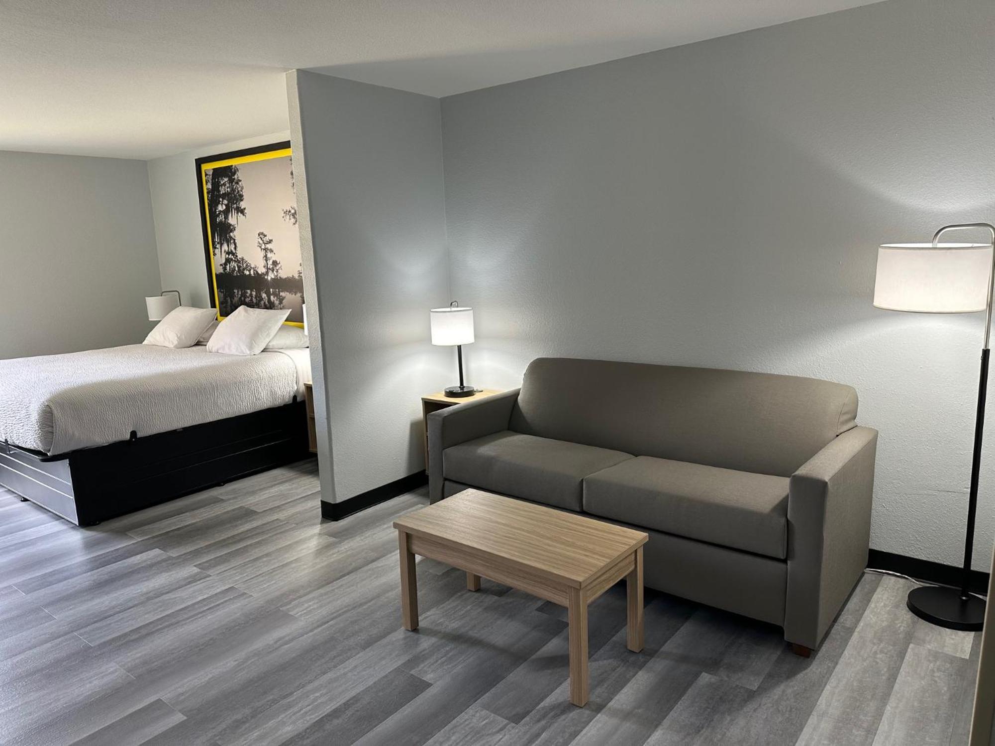 Hotel Super 8 By Wyndham Alexandria La Zewnętrze zdjęcie